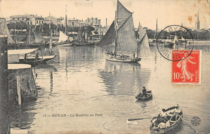 Carte postale ancienne Royan La Rentree Au Port à Royan