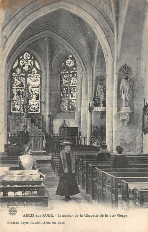 Carte postale ancienne Arcis Sur Aube Interieur De La Chapelle De La Sainte Vierge à Arcis-sur-Aube
