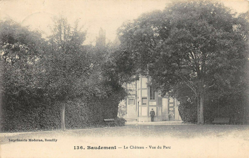 Carte postale ancienne Baudemont Le Chateau Vue Du Parc