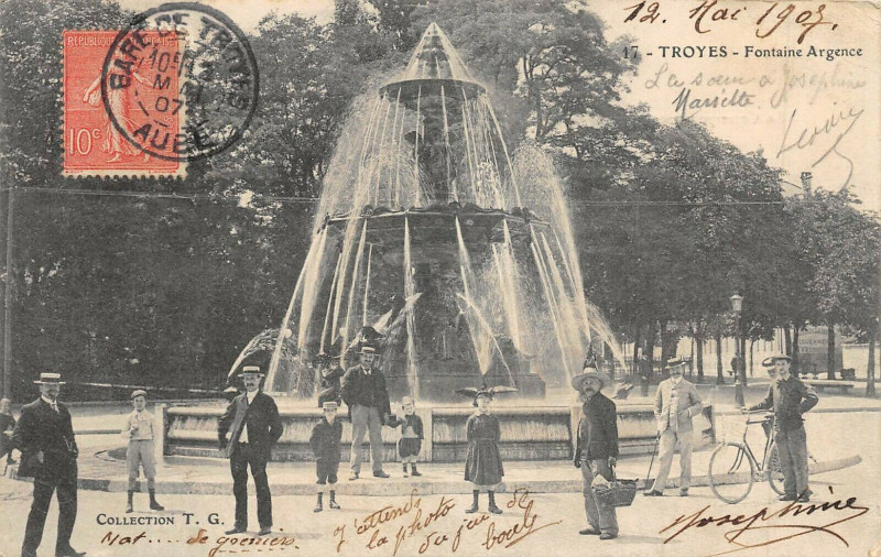 Carte postale ancienne Troyes Fontaine Argence à Troyes