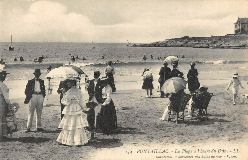 Carte postale ancienne Pontaillac La Plage A L'Heure Du Bain