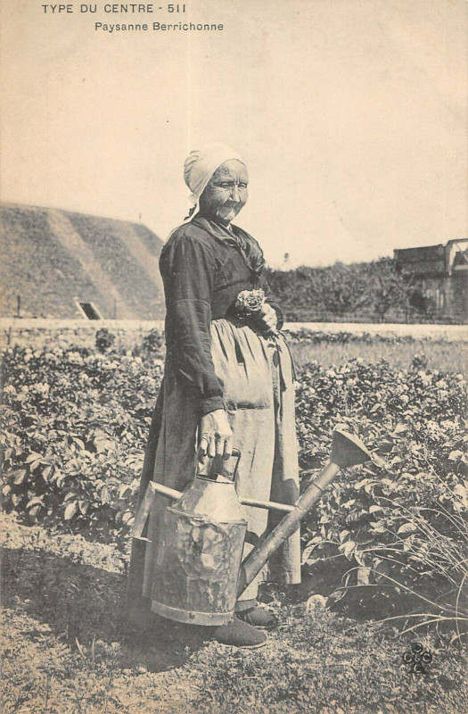 Carte postale ancienne Type Du Centre Paysanne Berrichonne