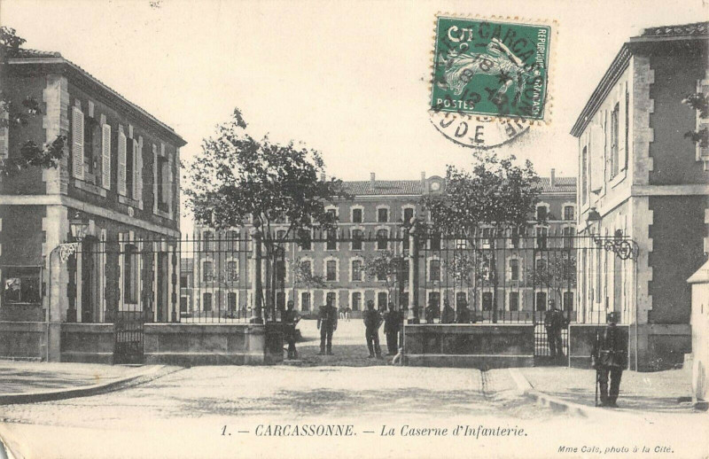 Carte postale ancienne Carcasonne Caserne D'Infanterie