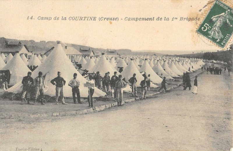 Carte postale ancienne Camp De La Courtine Campement De La Premiere Brigade à La Courtine