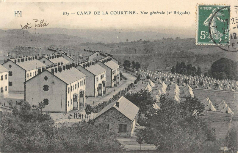 Carte postale ancienne Camp De La Courtine Vue Generale De La 2e Brigade à La Courtine