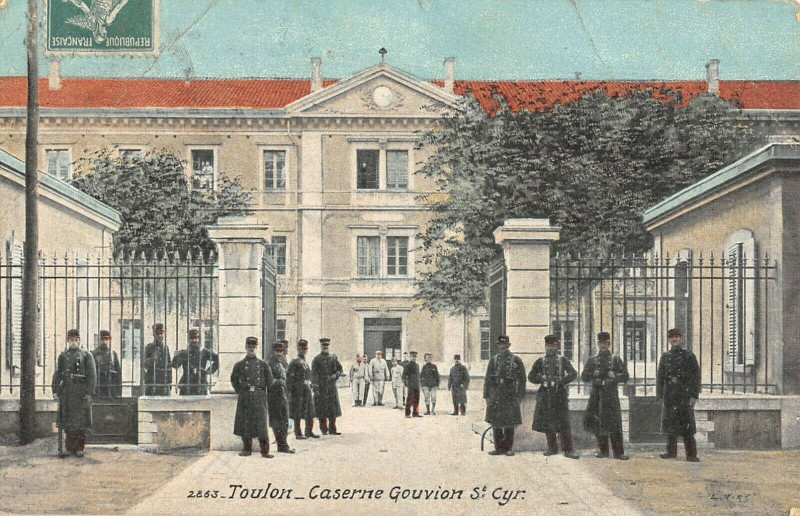 Carte postale ancienne Toulon Caserne Gouvion Saint Cyr à Toulon