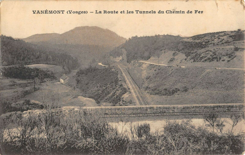 Carte postale ancienne Vanemont La Route Et Les Tunnels Du Chemin De Fer