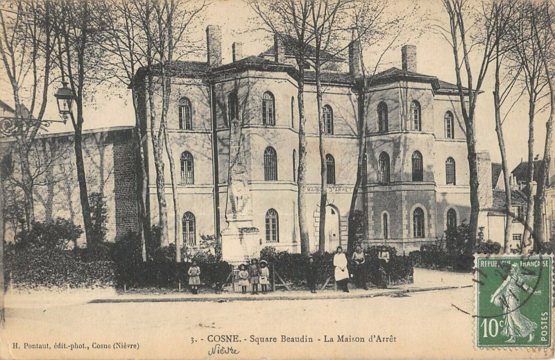Carte postale ancienne Cosne Square Baudin La Maison D'Arret