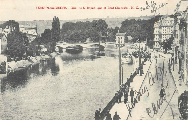 Carte postale ancienne Verdun Sur Meuse Quai De La Republique Et Pont Chaussee à Verdun