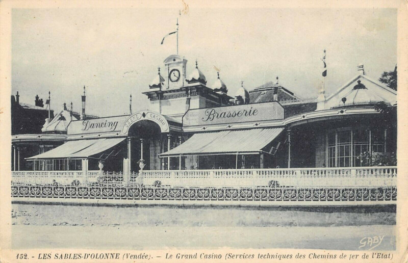 Carte postale ancienne Les Sables D'Olonne Le Grand Casino aux Sables-d'Olonne