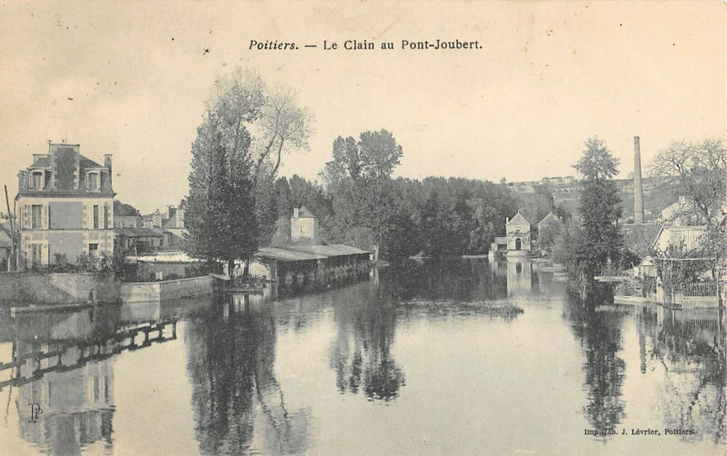 Carte postale ancienne Poitiers Le Clain A Pont Joubert à Poitiers
