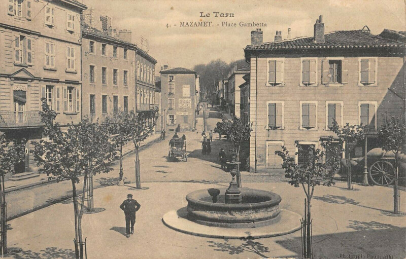 Carte postale ancienne Mazamet Place Gambetta à Mazamet