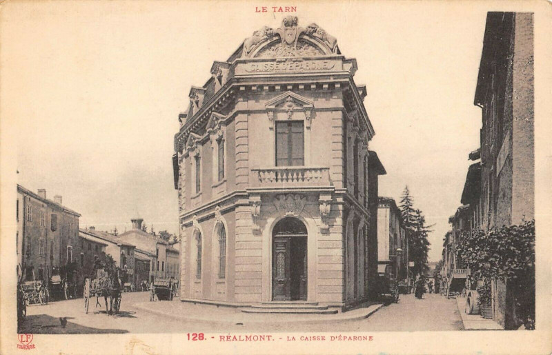 Carte postale ancienne Realmont La Caisse D'Epargne à Réalmont