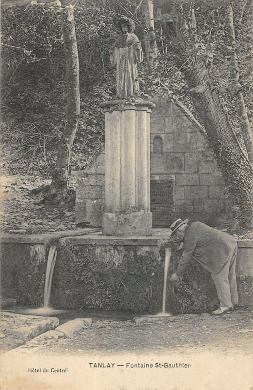 Carte postale ancienne Tanlay Fontaine Saint Gauthier à Tanlay