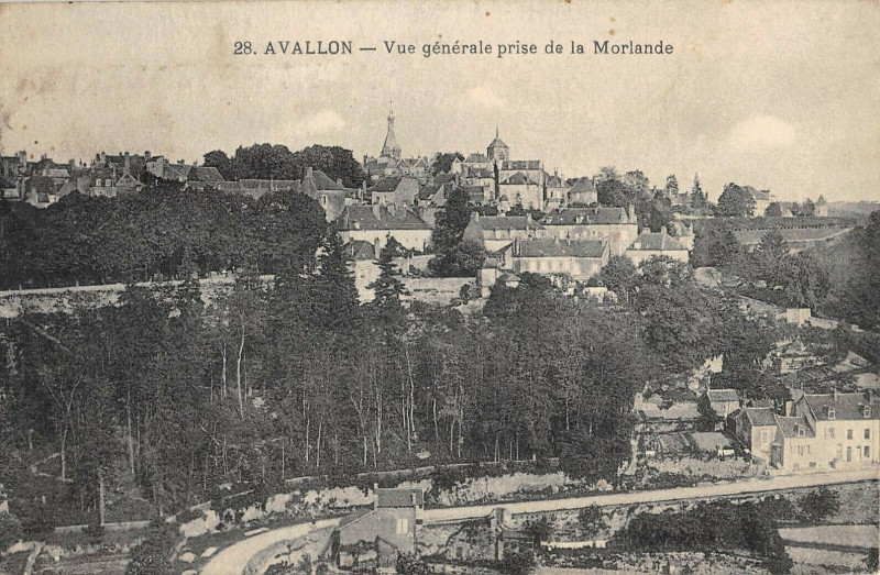 Carte postale ancienne Avallon Vue Generale Prise De La Morlande à Avallon