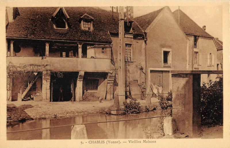 Carte postale ancienne Chablis Vieilles Maisons à Chablis