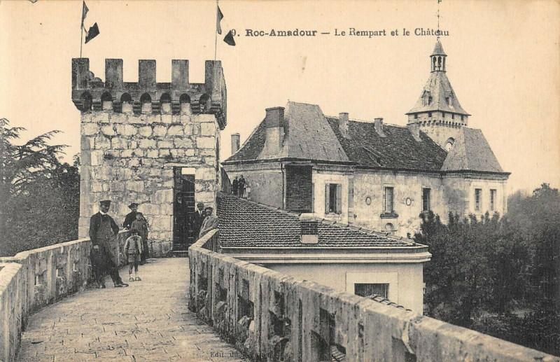 Carte postale ancienne Rocamadour Le Rempart Et Le Chateau à Rocamadour