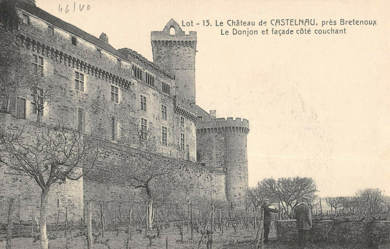 Carte postale ancienne Le Chateau De Castelnau Bretenoux Le Donjon à Bretenoux