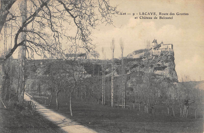 Carte postale ancienne Lacave Route Des Grottes Et Chateau De Belcastel à Lacave