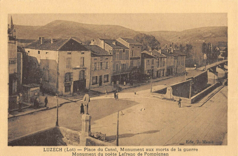 Carte postale ancienne Luzech Place Du Canal à Luzech