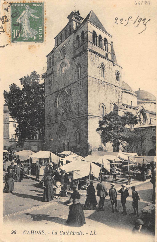 Carte postale ancienne Cahors La Cathedrale Marche à Cahors