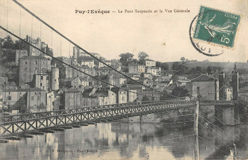 Carte postale ancienne Puy L'Eveque Le Pont Suspendu Et La Vue Generale