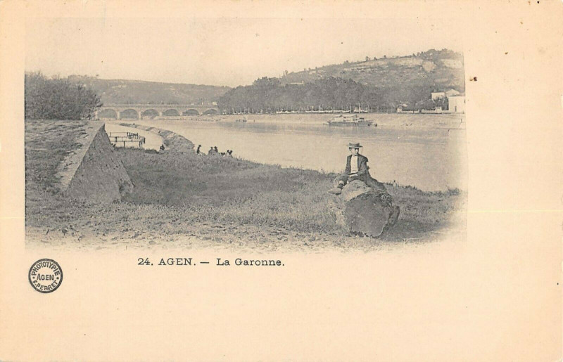 Carte postale ancienne Agen La Garonne à Agen