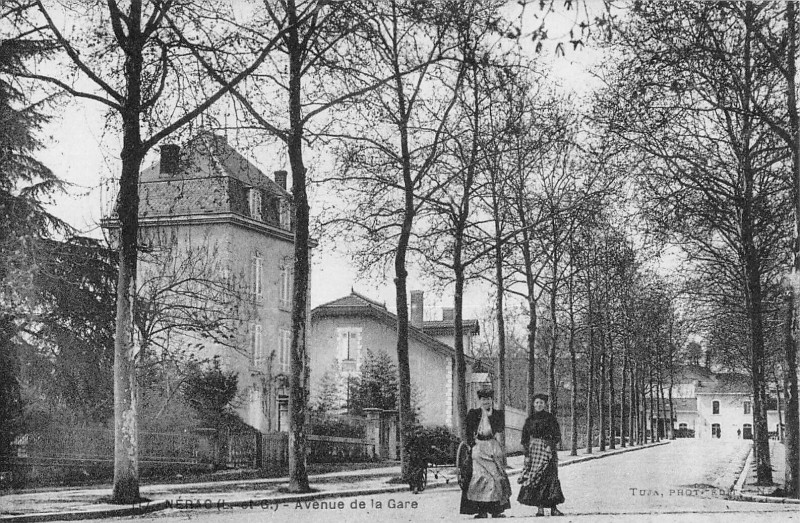 Carte postale ancienne Nerac Avenue De La Gare à Nérac
