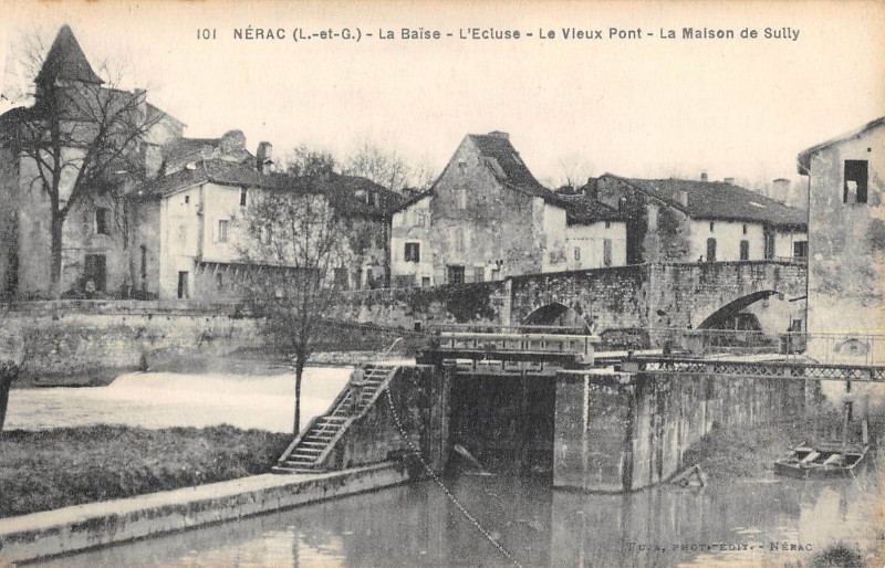 Carte postale ancienne Nerac La Baise Ecluse Vieux Pont à Nérac