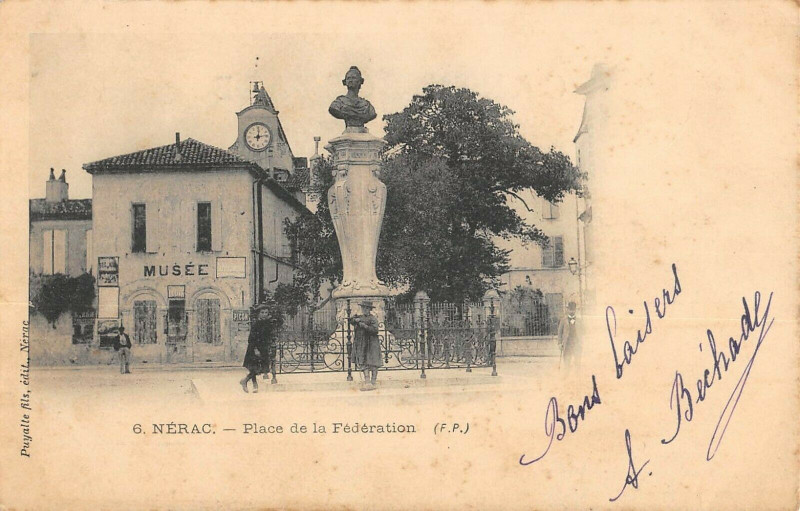 Carte postale ancienne Nerac Place De La Federation à Nérac