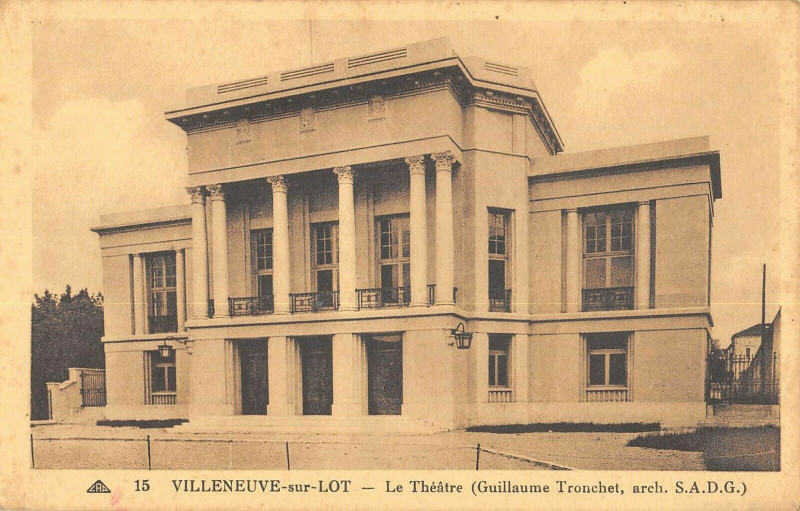 Carte postale ancienne Villeneuve Sur Lot Le Theatre à Villeneuve-sur-Lot
