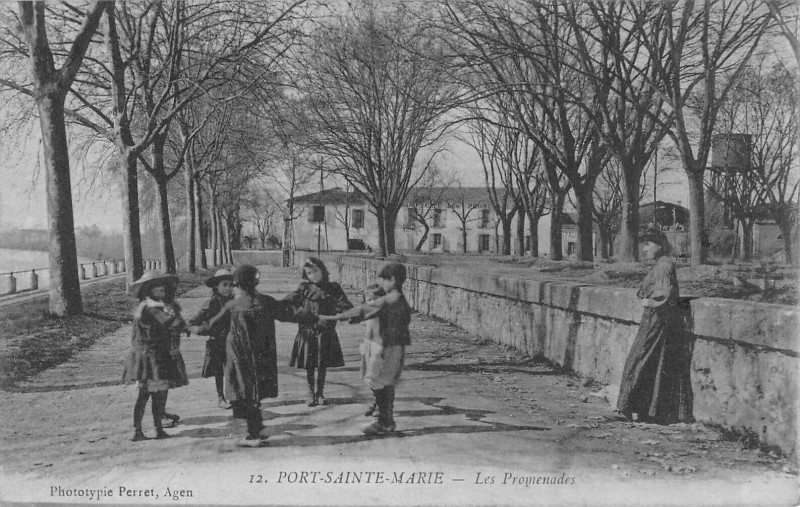 Carte postale ancienne Port Sainte Marie Les Promenades à Port-Sainte-Marie