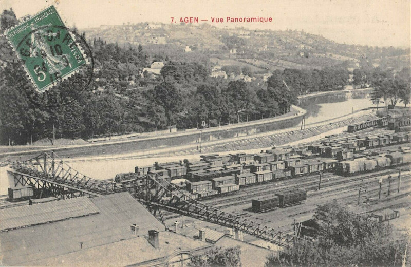 Carte postale ancienne Agen Vue Panoramique Train à Agen