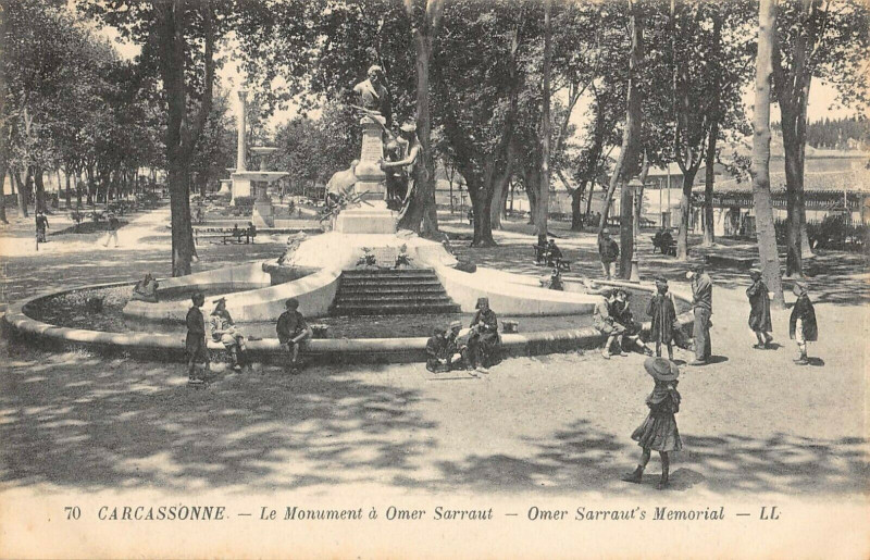 Carte postale ancienne Carcassonne Le Monument Omer Sarraut à Carcassonne