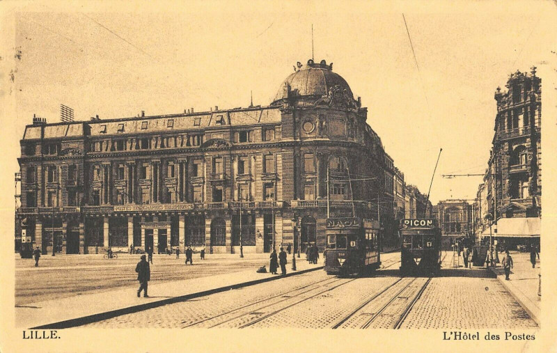 Carte postale ancienne Lille L'Hotel Des Postes à Lille