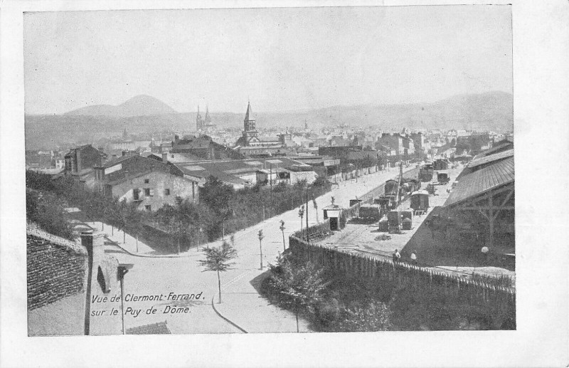 Carte postale ancienne Vue De Clermont Ferrand Sur Le Puy De Dome à Clermont-Ferrand