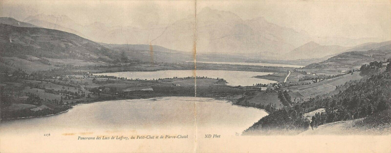 Carte postale ancienne Grande Cpa Double Panorama De Laffrey Du Petit Chat Et Pierre Chatel à Laffrey