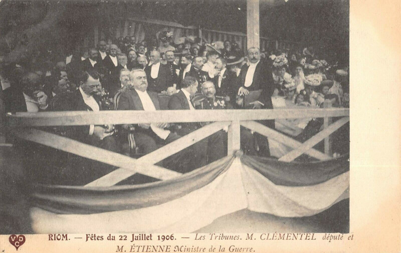 Carte postale ancienne Riom Fetes Du 22 Juillet 1906 Les Tribunes M.clementel Depute Et Etienne à Riom