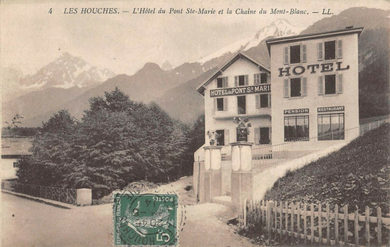 Carte postale ancienne Les Houches Hotel Du Pont Sainte-Marie Et Chaine Du Mont Blanc aux Houches