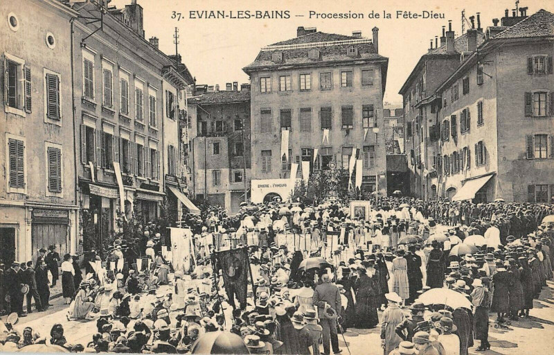 Carte postale ancienne Evian Les Bains Procession De La Fete Dieu
