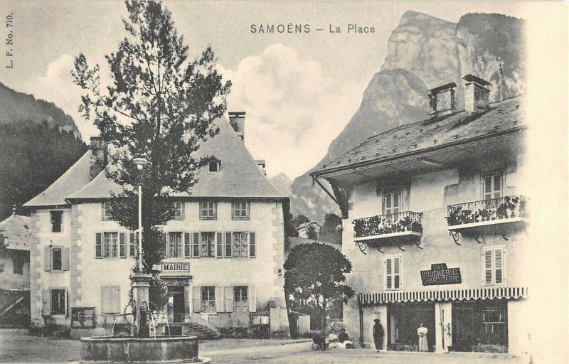 Carte postale ancienne Samoens La Place à Samoëns