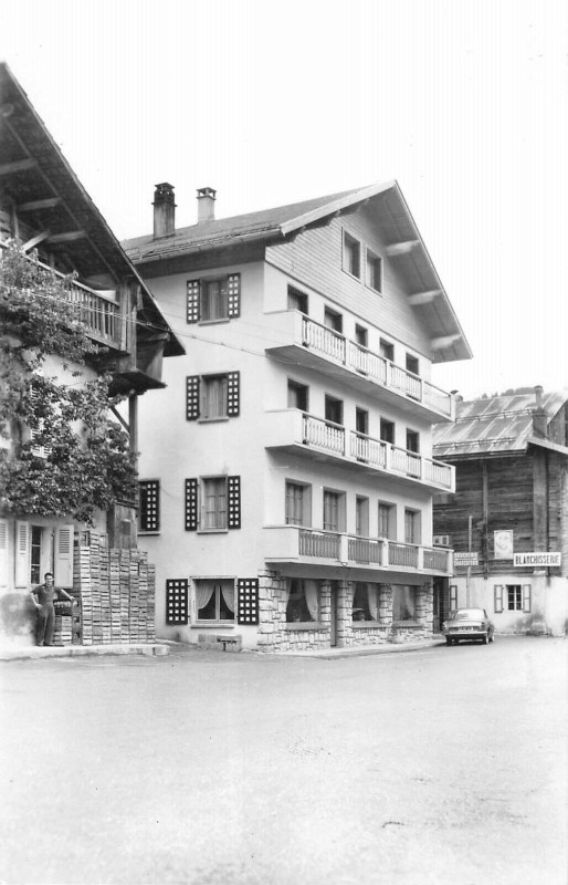 Carte postale ancienne Grand Bornand Pension Cesar Perrillat
