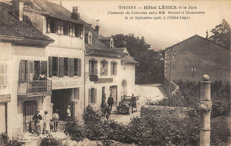 Carte postale ancienne Thoiry Hotel Leger Et Le Jura Souvenir Briand Stresemann à Thoiry