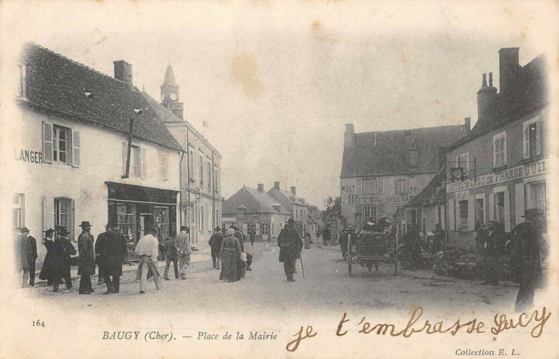 Carte postale ancienne Baugy Place De La Mairie à Baugy
