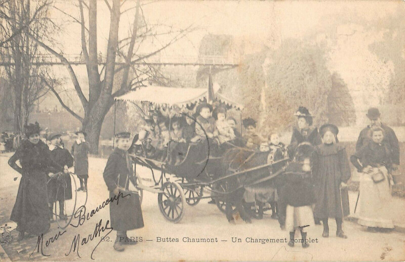 Carte postale ancienne Buttes-Chaumont - Un Chargement Complet à Paris 19e