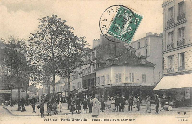 Carte postale ancienne Grenelle - Place Felix-Faure à Paris 15e