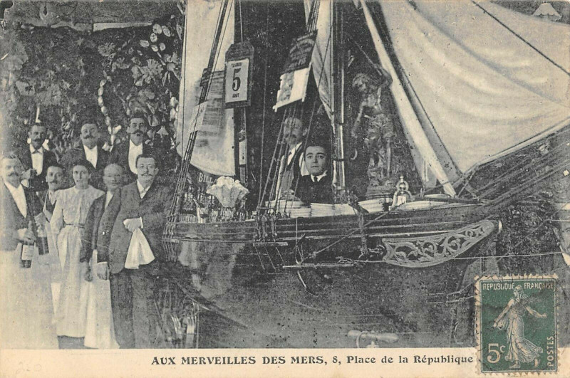 Carte postale ancienne Aux Merveilles des Mers - Place de la République à Paris 11e