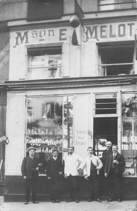 Carte postale ancienne Paris Xe Rue Du Faubourg Saint Martin Carte Photo Maison Melot Salon à Paris 10e