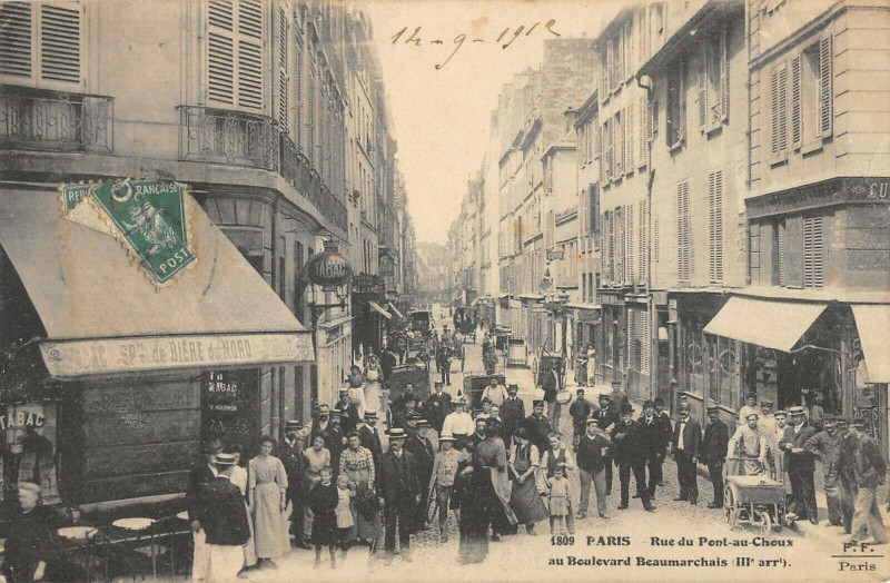 Carte postale ancienne Paris IIIe Rue Du Pont Aux Choux Au Boulevard Beaumarchais à Paris 3e