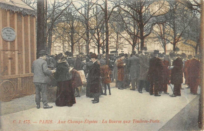 Carte postale ancienne Paris Aux Champs Elysees La Bourse Aux Timbres Postes à Paris